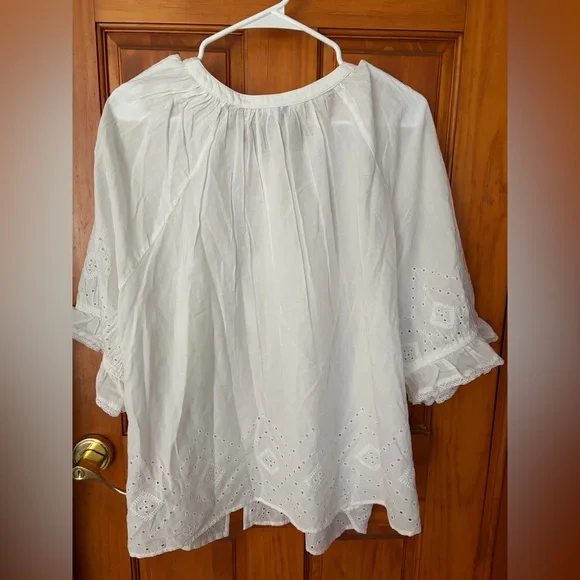 3X Universal  Thread White Eyelet Pintuck Button-Up Blouse puff elbow sleeve - Picture 2 of 8